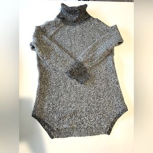 RD Style Turtleneck Sweater size Medium
